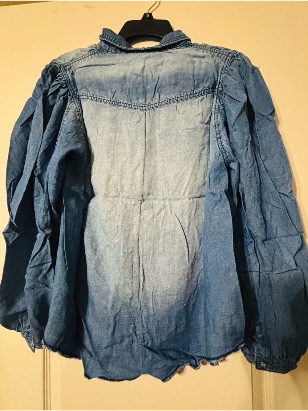 Zenana NWOT Denim Snap Front Western Shirt Medium - Picture 3 of 5